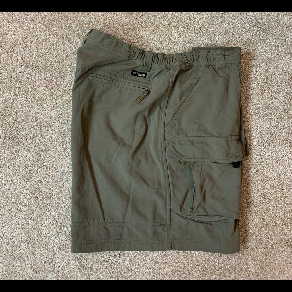 COLUMBIA Olive Green CLIMBING Hiking CARGO SHORTS - Picture 3 of 4